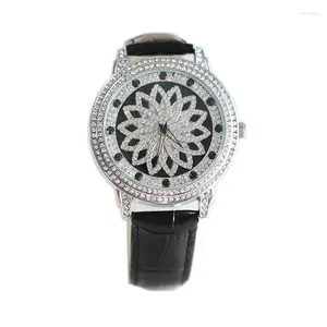 Montres-bracelets Bonne chance vient de la mode avec diamant motif de fleur montre femmes grand cadran ceinture en cuir étanche à la mode Reloj de Hombre