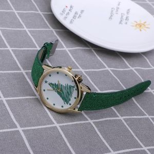 Montres-bracelets Green Christmas Tree Watch Festival Poignet Cadeau Minimaliste Noël réglable pour l'anniversaire des dames