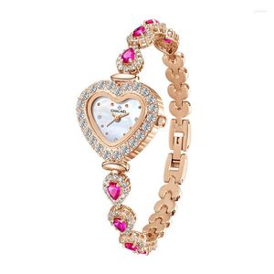 Montres-bracelets en forme de coeur chaîne en cuivre avec diamant incrusté cadeau de la Saint-Valentin montre étanche pour femme