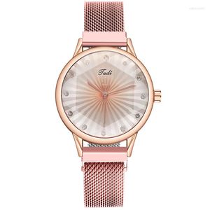 Montres-bracelets dames montre mode milanaise en alliage de pierre absorbant le fer bracelet en maille de luxe serti de diamants ligne de couleur cadran femme