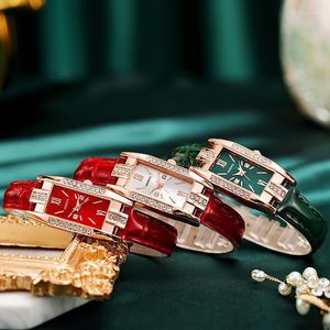 Montres-bracelets De Luxe Carré Femme Montre Creative Rouge Vert Petit Cadran Diamant Montres Pour Femmes Élégant Ultra Mince Dames En Cuir Quartz Cloc
