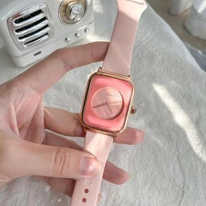 Montre-bracelets Quartz Watch for Women Jelly Exquise Small Square Simple Fashion Silicone Sports Christmas Gift