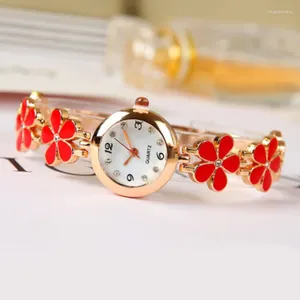 Relojes de Pulsera Relojes de Cuarzo Señoras Banda de Acero Exquisito Hierba de Cuatro Hojas Pulsera de Cinco Flores Niña Linda Joyas Chica