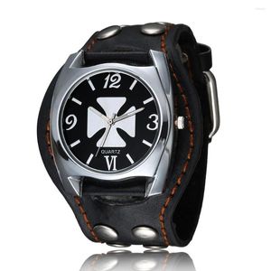 Relojes de pulsera Retro Cool Design Rock Punk Style Skull Relojes Hombres Banda de cuero Cuadrado Dial Vintage Remaches Pulsera Cuarzo Reloj de pulsera Regalos