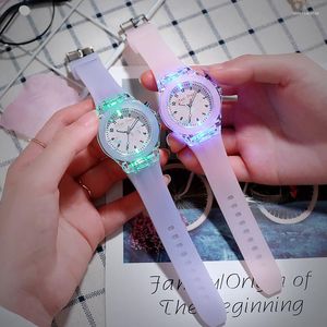 Montres-bracelets Sport Enfant Montres Pour Filles Garçons Cadeau Personnalité Horloge Facile À Lire Enfants Silicone Flash Quartz Reloj Infantil