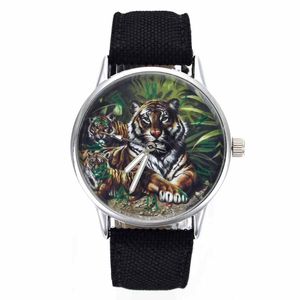 Relojes de pulsera Tiger Forest King Animal Mujeres Hombres Joyería de moda Negro Blanco Banda de lona Reloj de pulsera de cuarzo