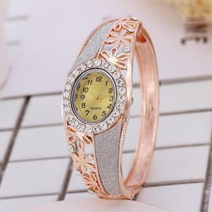 Relojes de pulsera Top Luxury Women Bangle Watch Rhinestone Hollow Flower Band Fold-over Broche Oval Dial Analog Quartz Wrist Reloj De MujerWristwa