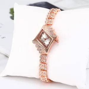 Relojes de pulsera UTHAI CQ128 Reloj con forma de diamante de moda Cabeza de trigo Correa para oreja Mujer con pulsera con incrustaciones Cuarzo