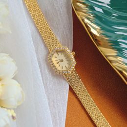 Montre-bracelets vintage petit cadran 2024 Regarder féminin Antique Diamond rétro luxe élégant Cadeaux en laiton 18k Gold plaqué haute qualité