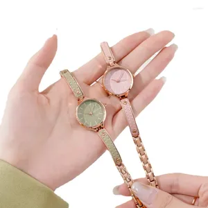 Montres-bracelets montres pour femmes lumière luxe Niche femmes Styles Bracelets Art automne et hiver filles