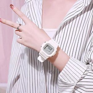 Montre-bracelets en silicone imperméable Geilles de gelée de mode Men Small Block Electronic Watch Square Night Glow Digital Clock