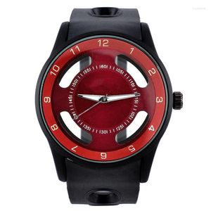 Montres-bracelets Conception de prix de gros Grand cadran Montre en silicone pour hommes et femmes Sport Quartz