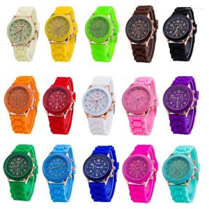 Montres-bracelets montre pour femme marque de mode horloge rouge bracelet en Gel de silice alliage coquille femme montres décontracté Quartz cadeau enfants vente