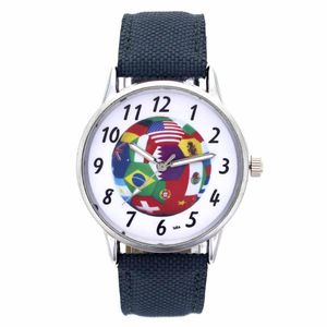 Montre-bracelettes du monde de football national de conception de soccer de foot