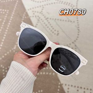 Gafas de sol Xiaoxiangjia 23 nuevas montura cuadrada grande con sensación de alta gama CH0780 gafas de cadena para mujer en verano 1T5X0F962