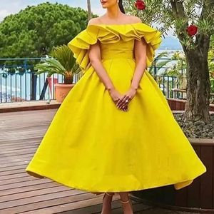 Vestidos de fiesta amarillos sin tirantes sin espalda Fuera del hombro Manga con volantes Longitud del té Satén Vestidos de noche cortos Mujeres Fiesta formal Noche Robe De Soiree