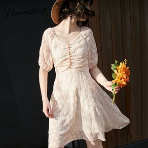 Yitimuceng Vestidos Mujeres Verano Sexy Mini A-Line Hollow Out Floral Lantern Sleeve V-Neck Empire Edades 18-35 años BEIGE 210601