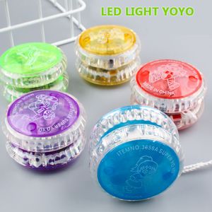 Yoyo Toys LED Light Beginner String Trick Ball para niños Plástico Entretenido Bolas de respuesta Juguete para favores de fiesta Colores aleatorios