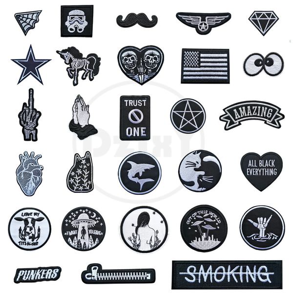 (46 Styles) 1 PCS Noir et Blanc accessoire Patchs pour Vêtements Fer sur Doigt Appliques DIY Crâne Rayures Broderie Autocollant Badges Ronds