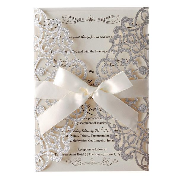 (50 pièces/lot) cartes d'invitation de mariage découpées au Laser en argent pailleté avec feuille brillante cartes d'invitation à nœud Beige pour fournitures de fête IC123S