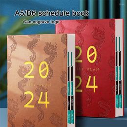 (Peut gravir le logo) A5 / B6 Épais Notebook en cuir 2024 Blocaire de calendrier Student Daily Planner Record Notepad