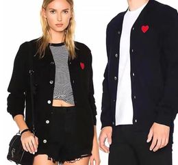 (Ayez l'œil) Pulls de cardigan femmes hommes Hommes à manches longues Couw Coule Single Breasted Couple broderie Love-Heart Tops V Neck Coat Tricoting Cardigans