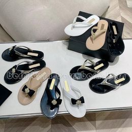 (Pas de qualité bon marché) tongs tissées en cuir de qualité supérieure pour femmes, sandales à talons pour femmes