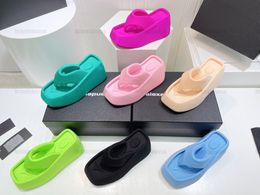 Diseñador de zapatillas de plataforma de esponja para mujeres. Beach Shoelace Toe Flip Sandal Counter Market Synchronous Exclusive original Tamaño original: 35-40