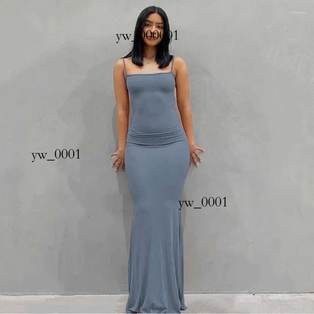 Whitedress Fransız Tembel Stil 2023 Sonbahar/Kış Tasarım Sensiyesi Düz Renk Kapşonlu Gevşek Moda Kadınlar İçin Alt Elbise 9188