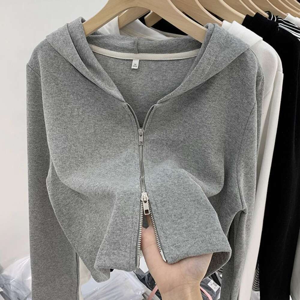 Stickad Cardigan Women's 2023 Autumn Sweater känns smalare med en huva dubbeldragare Autumn/Winter Short Niche Jacket