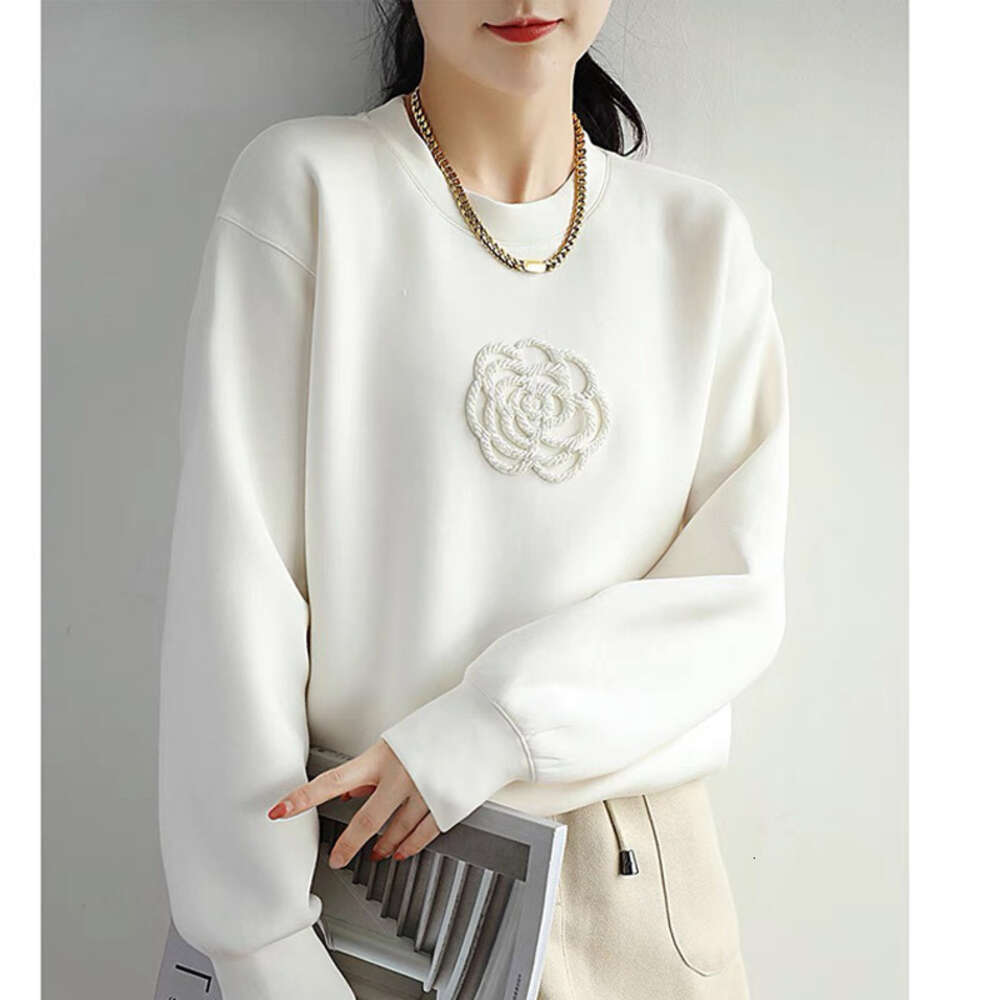 2023 Autumn New Korean Version Loose Fragrant 3D Camellia Round Neck Sweater For Women