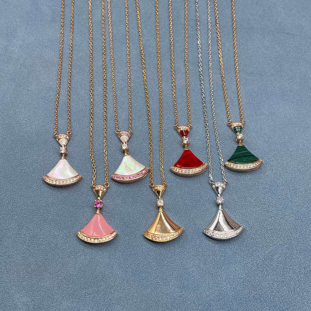 High Edition Sterling Silber Halskette mit kleinem Rock für Damen, Roségold, Fächer, weiße Fritillaria, roter Chalcedon, Malachit-Kragenkette