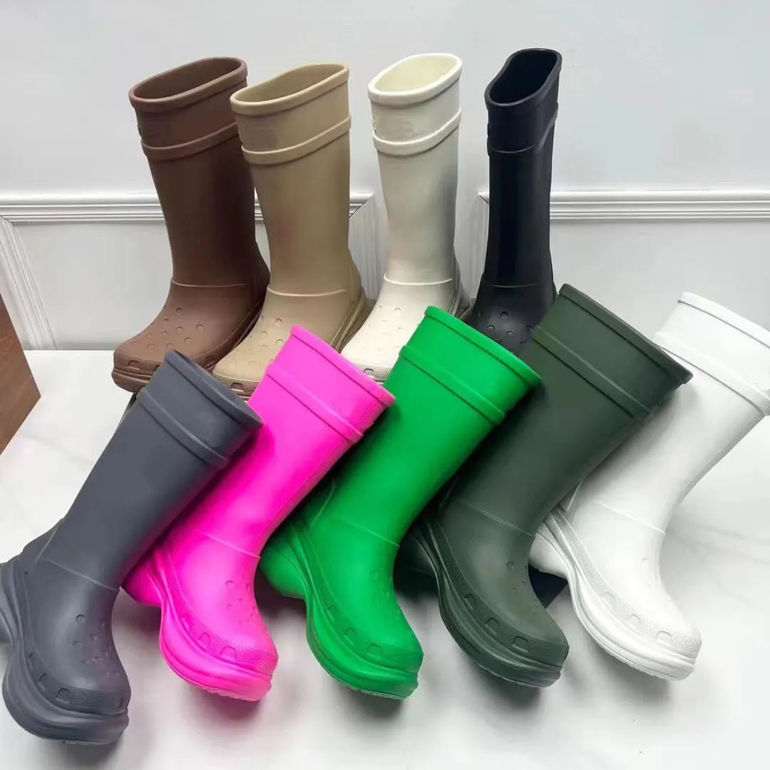 Mulheres Homens Designer Bota Botas Chuva Borracha Inverno Rainboots Plataforma Tornozelo Slip-On Metade Rosa Preto Verde Focalista Ao Ar Livre Marca de Luxo Tamanho 35-45