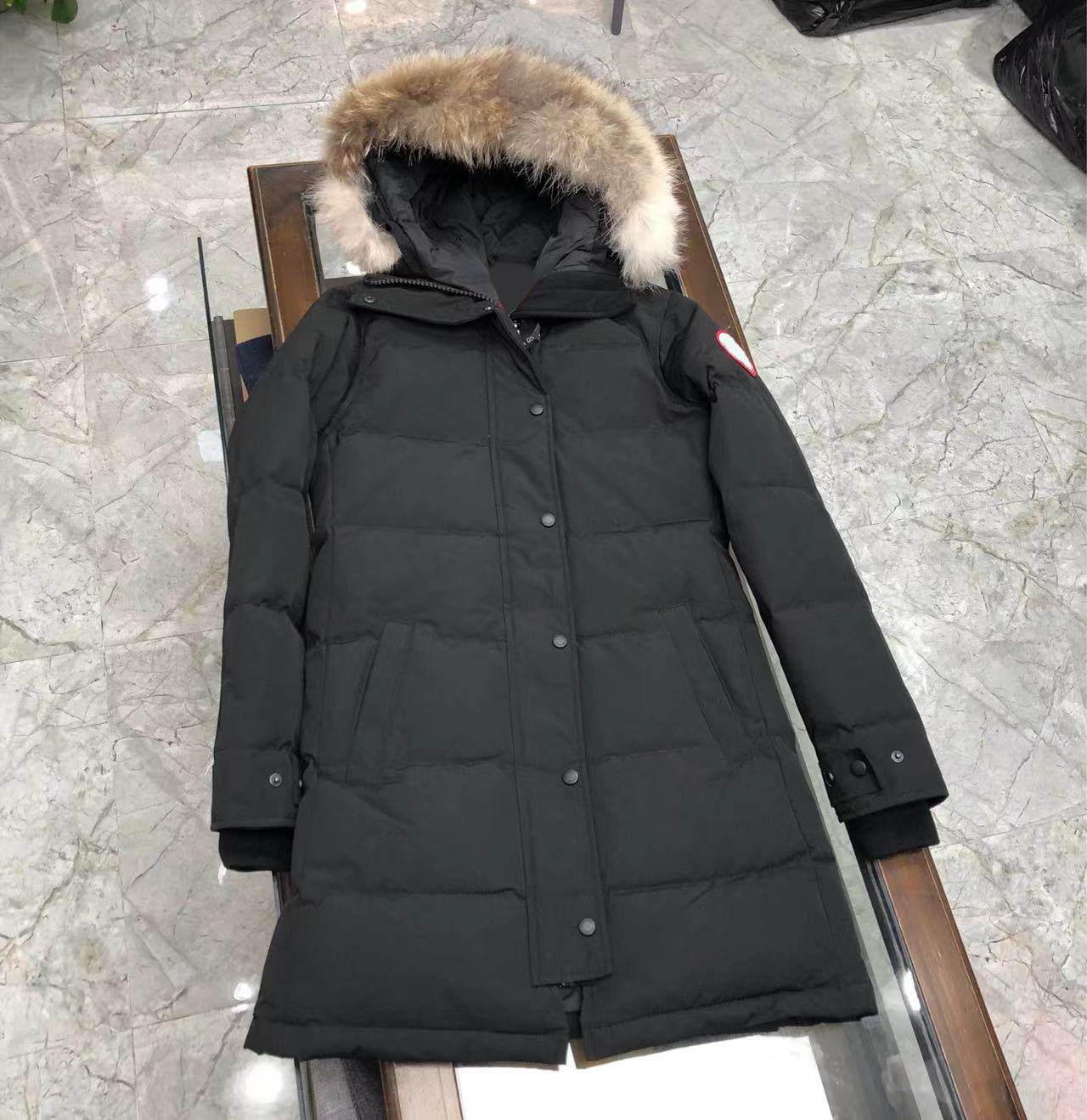 クラシックレターファッションフード付き大きなポケットジャケットとレディースダウンジャケットパーカーのデザイナー冬の温かい長いコットンコート