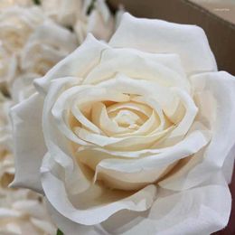 装飾的な花6pcs人工バラヘッドは高いリアルな花の結婚式の壁の装飾バレンタインデーギフトビッグ