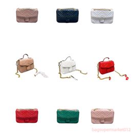 Bolsa de designer de 10aaa bolsa transversal bolsa de corpo feminina Moda Bags de ombro 2 gs marmont clássico 3 tamanhos de luxuosos couro genuíno com número de série 2023