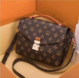 Kvinnliga lyxdesigners väskor handväska kvinnor handväskor lady messenger mode axel väska lyxiga crossbody tot plånbok axlar väskor 2023