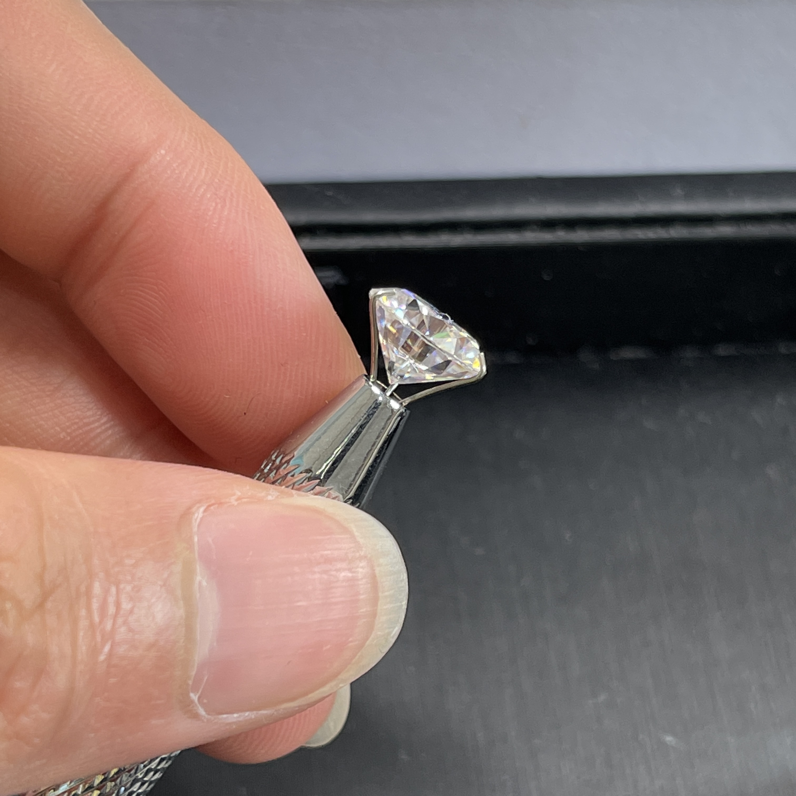 LOTUSMAPLE 0.1CT - 7CT color E clarity FL lab grown real moissanite high quality round brilliant cut test positive each one ≥0.5CT including certificate with girdle code