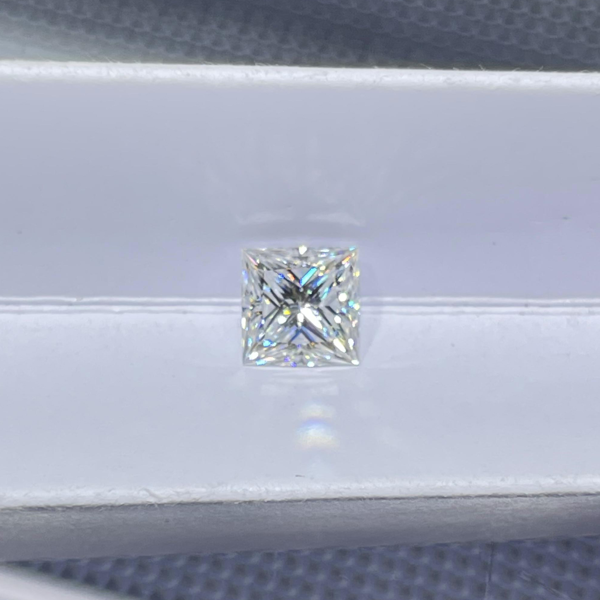 Lotusmaple 0,08ct - 6ct Princess Cut Square Shape Real D Color FL Högkvalitet Löst Moissanite Diamond Test Positiv sten vardera ≥0,5CT inklusive ett GRA -certifikat