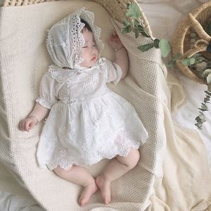 0-3yrs zuigeling kleding rompertjes zomer geboren grils katoen kant romper met cap 2 stks set baby meisjes algemene witte 210429