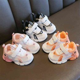 0-4 Zapatillas de deporte de verano para bebés Moda Niños Niñas Zapatos de malla transpirables huecos Zapatos casuales antideslizantes de fondo suave Zapatos para bebés G220517