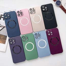 0,8 mm ultradunne harde pc-plastic hoesjes voor iPhone 15 14 plus 13 12 11 Pro Max cameralensbeschermer magnetisch fijn gat mode luxe mobiele smartphone achterkant huid