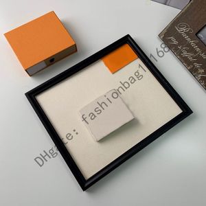 002 Boîte en gros Boîte originale Portefeuille de luxe Real Leather Code multicolore Card pour hommes courts Card Qwere 261r
