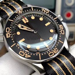 007 Luxe automatisch mechanisch uurwerk Keramische bezel wijzerplaat Herenhorloge Marine roestvrijstalen horloges Designer