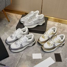 Tissu Daim Sneaker Designer Luxe Chanele Chaussures Casual Calfskin Running Sneaker Toile Baskets De Mode Réfléchissant Femmes Homme Baskets Taille 36-45 001