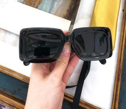 0811S Nieuwe mode zonnebril met UV 400-bescherming voor dames Vintage vierkant frame populaire topkwaliteit met hoesje klassiek sung6799130