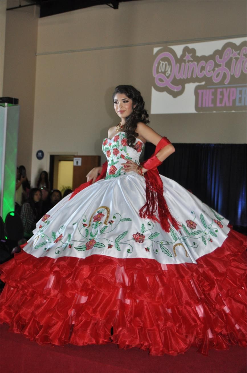 Compra Quinceanera Viste El Vestido Bordado Con Listón Blanco Y Rojo Del  Dulce 16 De La Nueva Manera 2016 Del Bordado Del Amor Vestidos De 15 Anos  Barato | Entrega Rápida Y Calidad | Es.Dhgate