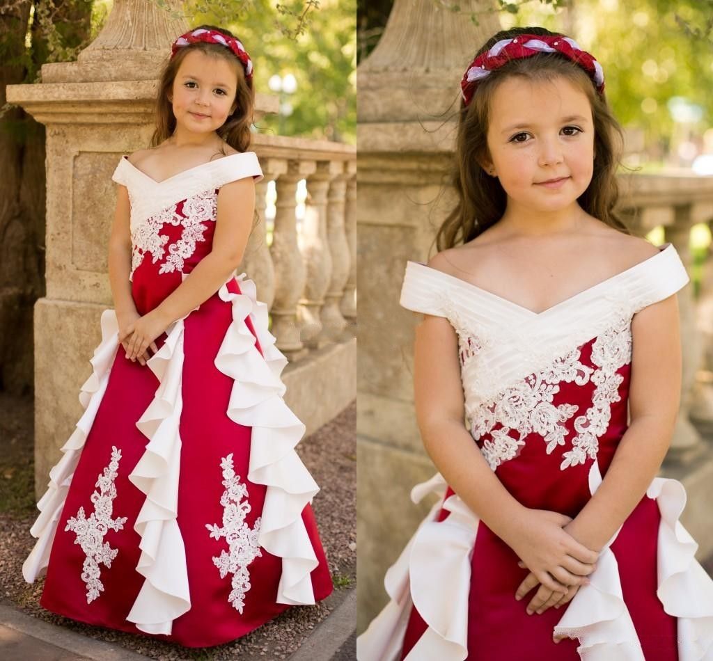 robe blanche fleur rouge
