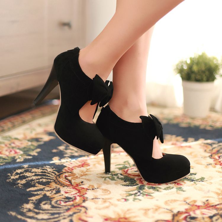 Черные туфли шпильки