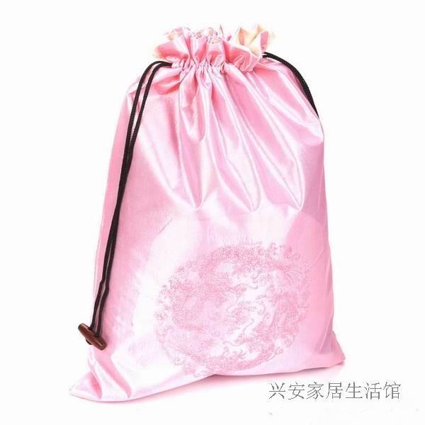 pink satin drawstring bolsa